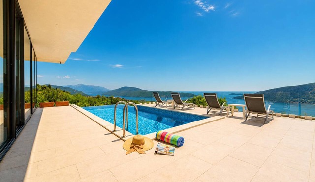 Pool Villa Luxoria Trebesin, Herceg Novi, Montenegro