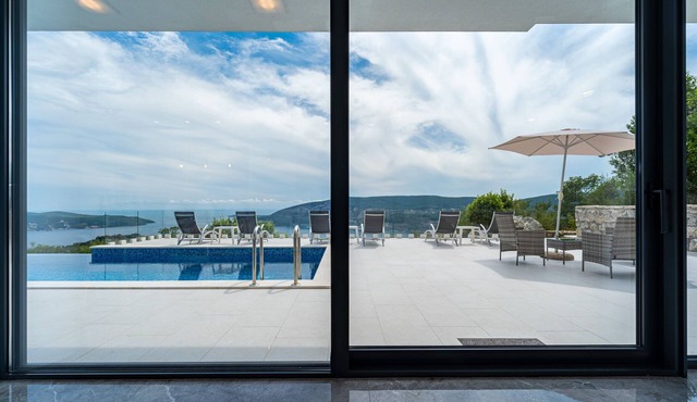 Pool Villa Luxoria Trebesin