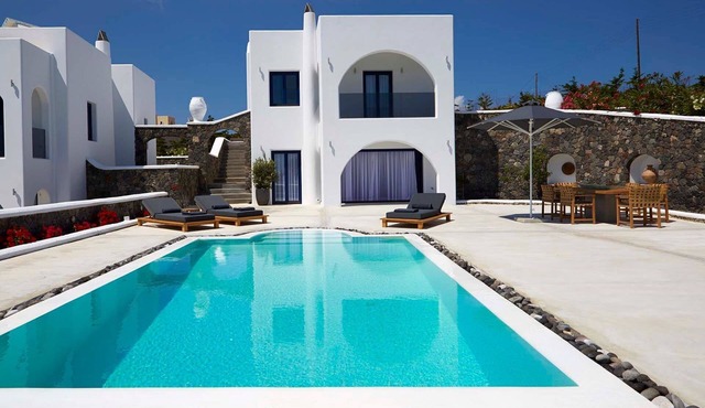 Premium Santorini Villa | Villa Midas | 3 Bedrooms | Private Pool & Outdoor