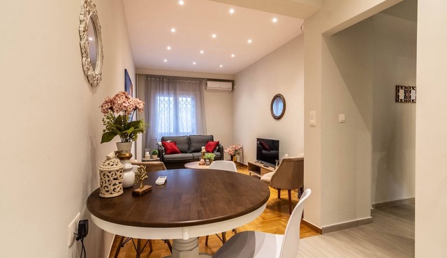 Prime 2BR Apartment Next to Kallimarmaro Stadium