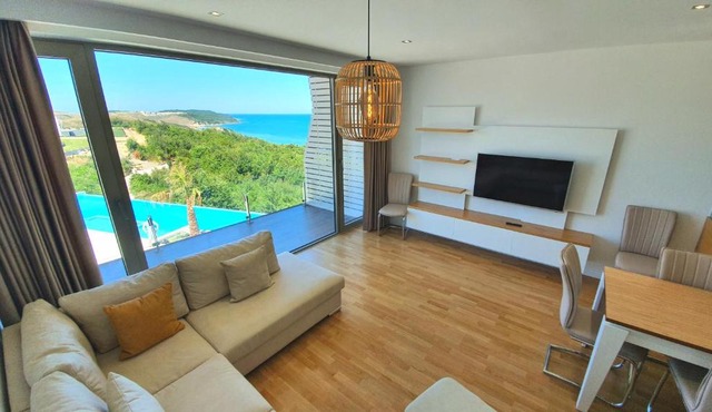 PRIVÉ Seaview Duplex Apartment
