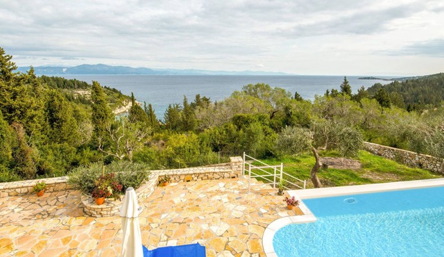 Private Pool, Walk to Beach, Stunning Sea View, A/C, WiFi