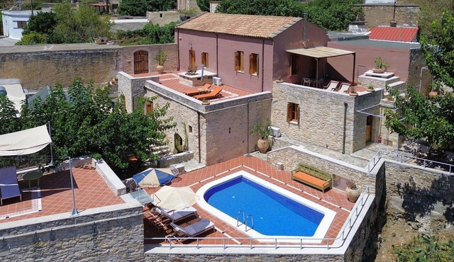 Private traditional villa with swimming pool in Chania