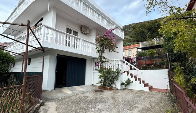 Private Upper Floor of a Seaside Villa with Stunning Views in Sutomore