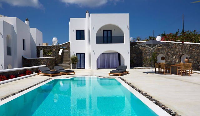 R 1475 Petra with Bottle of Wine upon Arrival, Garden View & Veranda.
