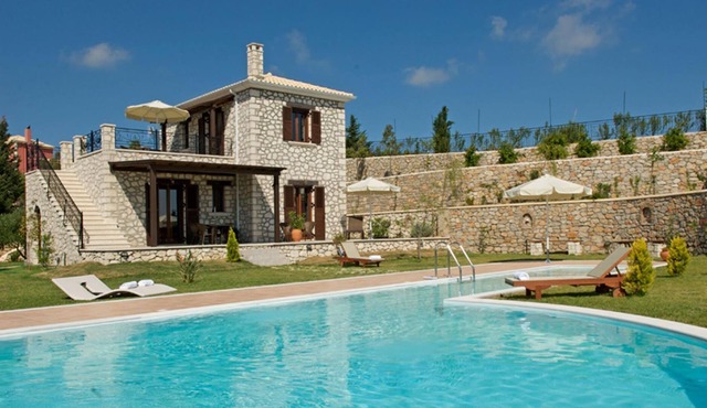 R 3003 Villa Ellinor with Central Heating, Fireplace & Soundproof Windows.