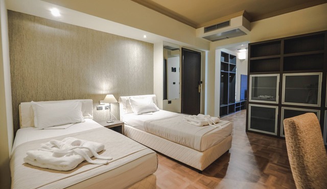 Rapos Resort Hotel in Himarë
