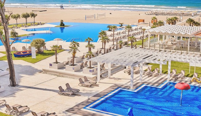 Rare Gem! THREE Relaxing 2BR Suites, Swimming Pools, Beachfront, Free Parking!