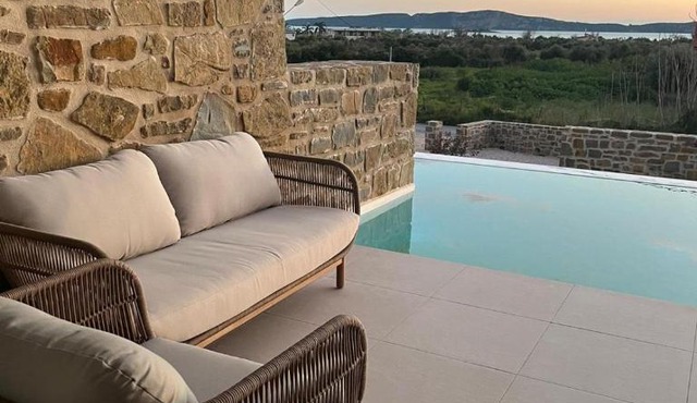 Rea's Luxury Suite Gialova