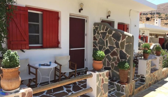 red2 guest house in Flampouria
