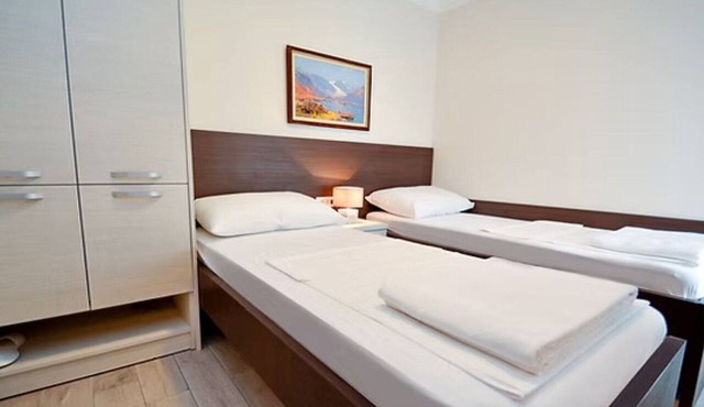 Residence Maša- Standard Triple Room S2 in Budva