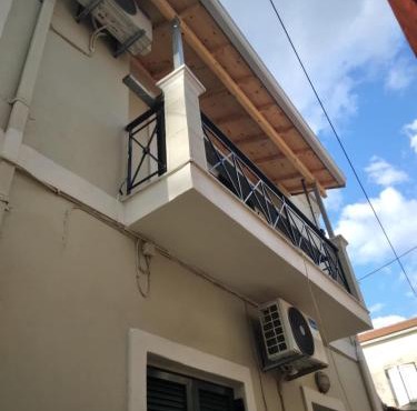 RIVER SIDE HOUSE