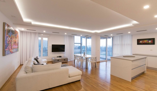 Riverside by 7 Hills