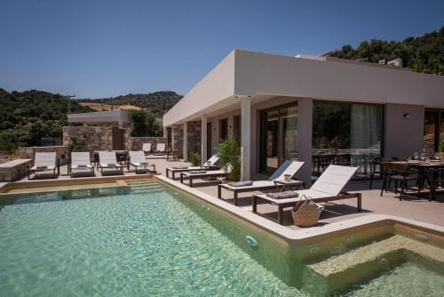 Rodakino Mare,Beachfront & Cretan Meals by etouri in Korakas