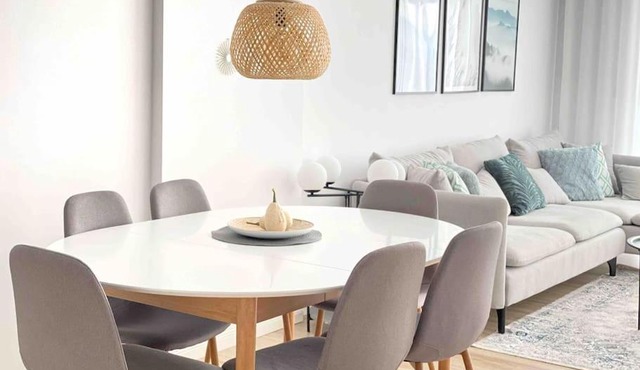 RONI APARTMENTS -Near the historic city center -Family-friendly -Baby cots and toys available -Netflix -Convenient for sightseeing -Services available -Free parking with video surveillance