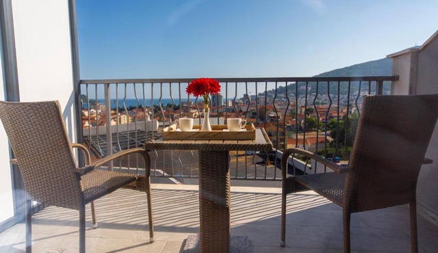 Rooftop Apartments & Rooms