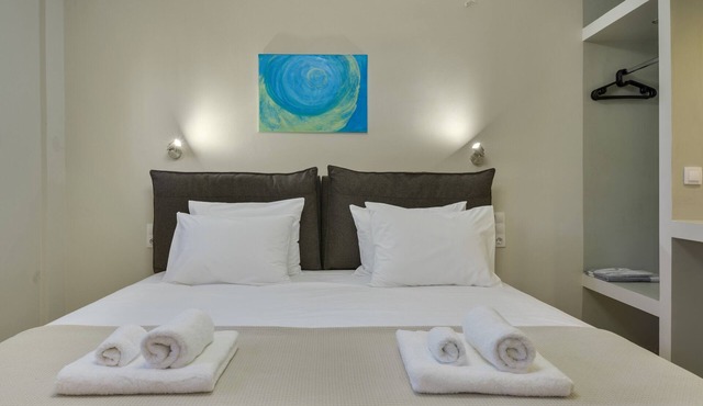 Room 'Lower Level 8' with Shared Terrace, Wi-Fi, and Air Conditioning