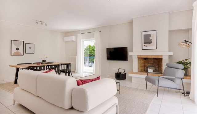 Roomy 3BR Apartment in Marousi by UPSTREET