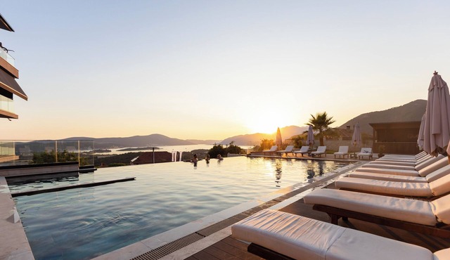 Royal Blue Resort & Residence