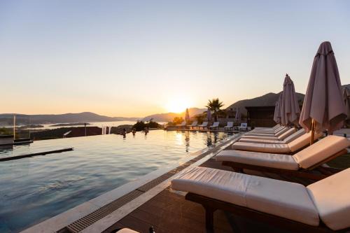 Royal Blue Resort & Residences