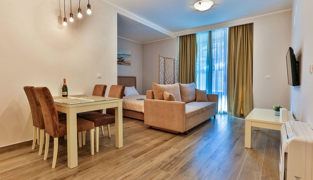 Royal Gardens Luxury Apartments - Studio / 14