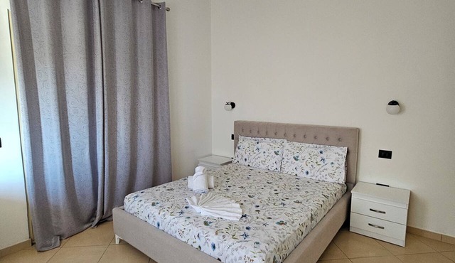 Rrapi Apartments: Deluxe One-Bedroom Apartment