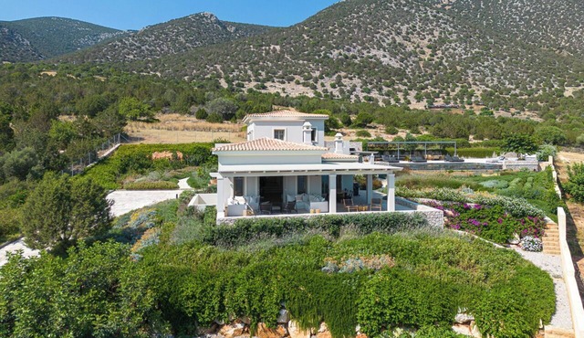 Salanti Hillcrest in ERMIONIDA