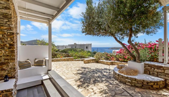 Salty Wind Antiparos Apartments and Studios