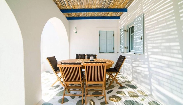 Santa Maria Villa in Paros in Lagkeri