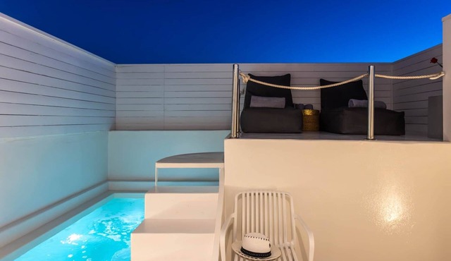 Santorini Sun Villa One in Oia | Private Hot tub
