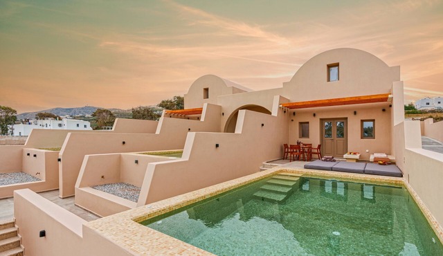 Santorini - Villa - Sleeps 5 - Pool - Parking