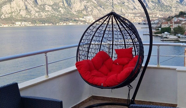 Scenic penthouse apartment, sea view balcony, pet friendly, private parking