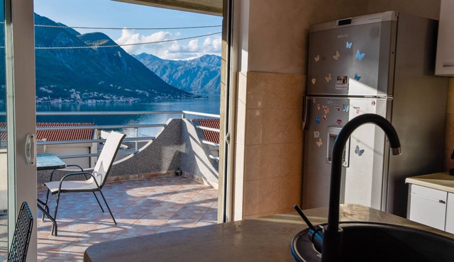Sea and Nature View Flat w Balcony in Kotor