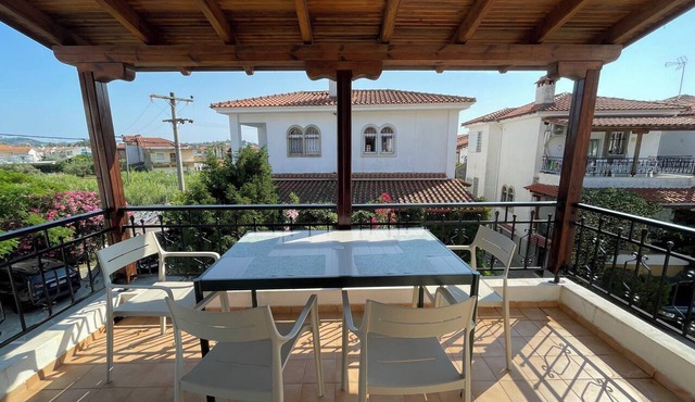 Sea Lavie Apartment -180m Beach - Starlink WiFI - Balcony - 2 Bedrooms - 2 x AC in Skala Fourkas
