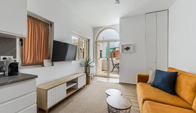 Sea Nest Apartment | Walk to Beach & Free Parking by PikHost