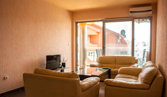Sea Side Luxury Apartment Located Close To The Beach