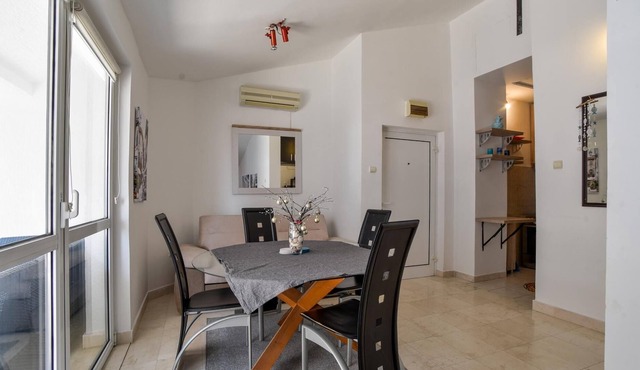 Sea View Flat w Balcony 10 min to Budva Beach