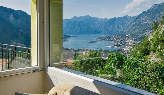 Sea View Flat w Terrace in Kotor, 8 min to Beach