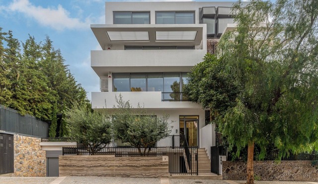 Sea View Riviera Maisonette with Large Terraces