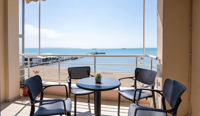 Sea View-Sunlit Coast Apartment Durrës