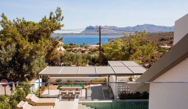 Sea view villa with Piano by Chania Living Stories in Chania