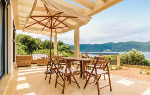 Seafront Holiday Villa in Chalcis