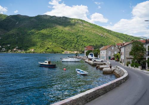 Seafront Stone House Maxim
