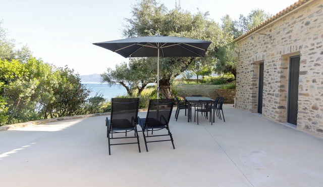 Seafront Stone House · Spacious Sea View