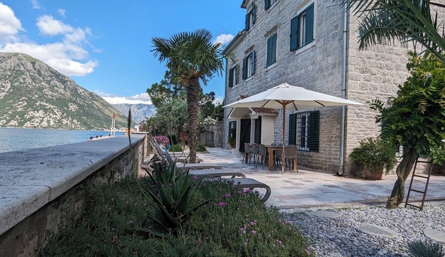 Seafront Villa TOMA 1865