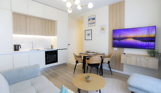 Seaside Serenity Palm Apartment, Vlore, Albania