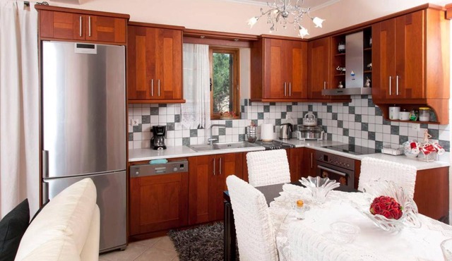 Seaside Serenity - Stylish Seaview Home in Kotrónion
