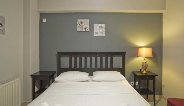 Seaside Spacious 2 BR, 2BA, Sea view Apt in Piraeus