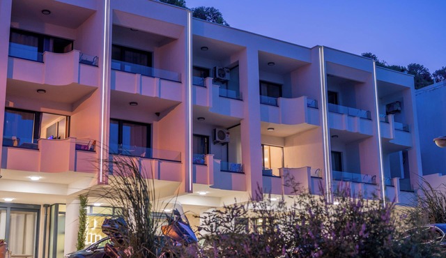 Seastar Apartments