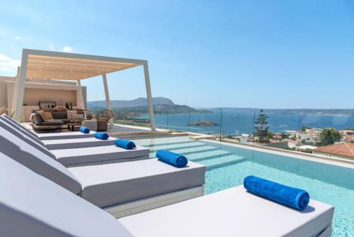 Seaview Lux by PosarelliVillas in Plaka
